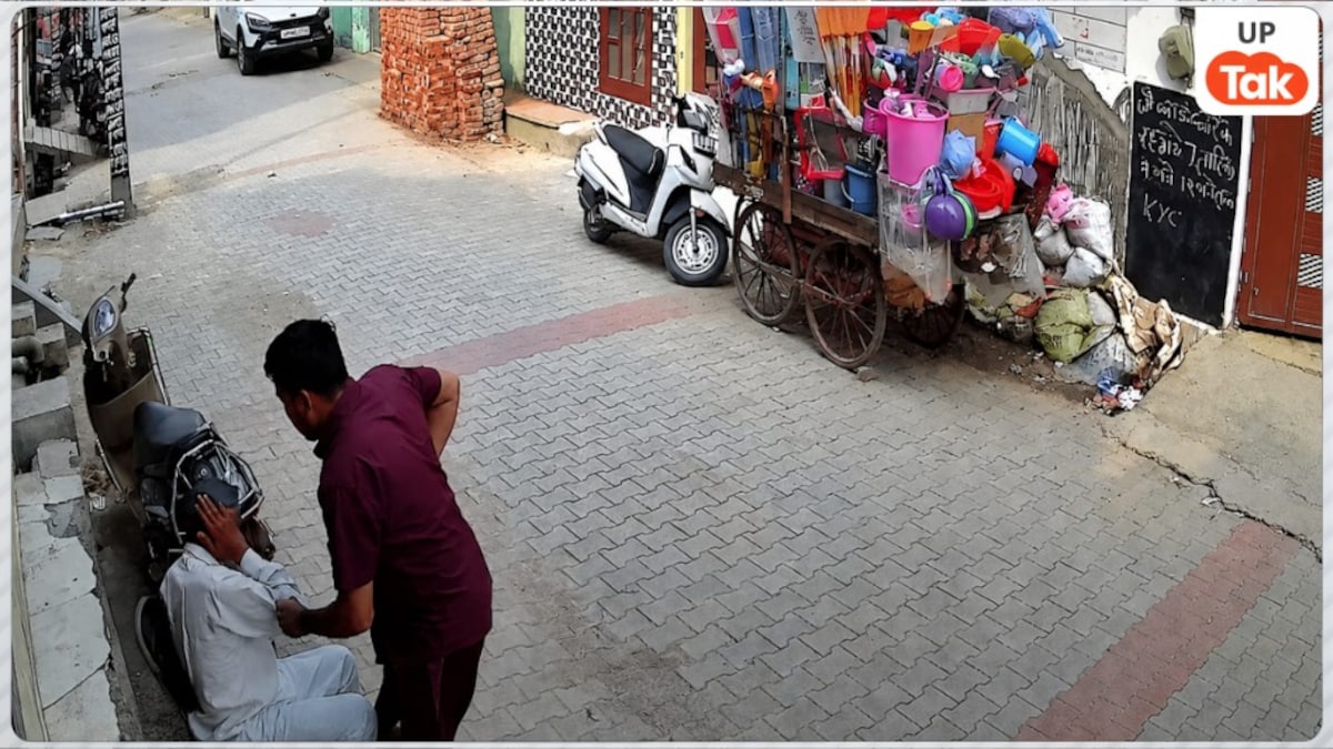 थप्पड़ मारे, मुक्के जड़े और कॉलर पकड़कर खूब झकझोरा..., सहारनपुर में गुलफिशान ने प्रॉपर्टी विवाद के चलते बुजुर्ग पिता की बेरहमी से की पिटाई Saharanpur Father Assault News