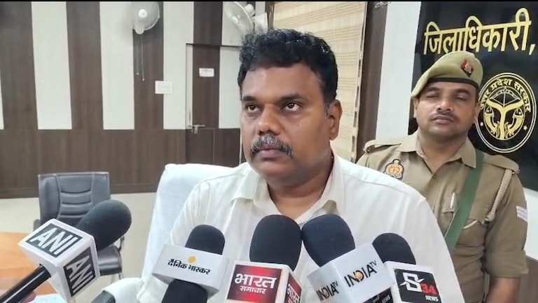 Sitapur News: सीतापुर, नजूल भूमि पर सपा कार्यालय को 15 दिन में खाली करने का आदेश, राजनीतिक हलकों में चर्चा तेज Sitapur SP Office News