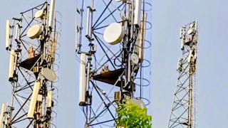 Ballia news: बलिया में हाई वोल्टेज ड्रामा, पति की दूसरी शादी से नाराज पत्नी चढ़ी मोबाइल टावर पर, 4 घंटे से मची अफरा-तफरी Ballia Police Rescue Operation