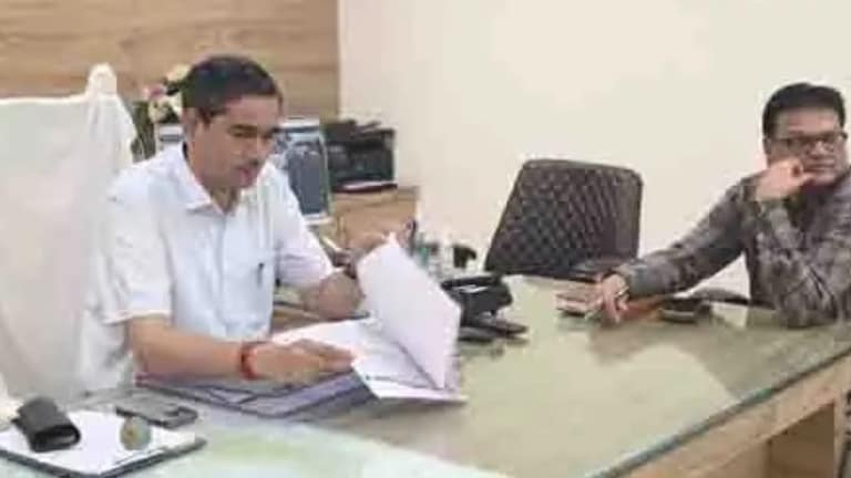 सीएम डैशबोर्ड रैंकिंग में मथुरा ने मारी बाजी, 95.70% अंक के साथ प्रदेश में 8वें स्थान पर पहुंचा Mathura News