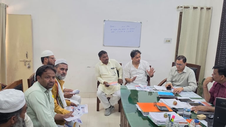 आंधी-तूफान के बाद बिजली संकट पर पार्षदों ने अधिकारियों से की वार्ता, जल्द लगेंगे नए पोस्टपेड स्मार्ट मीटर Saharanpur News