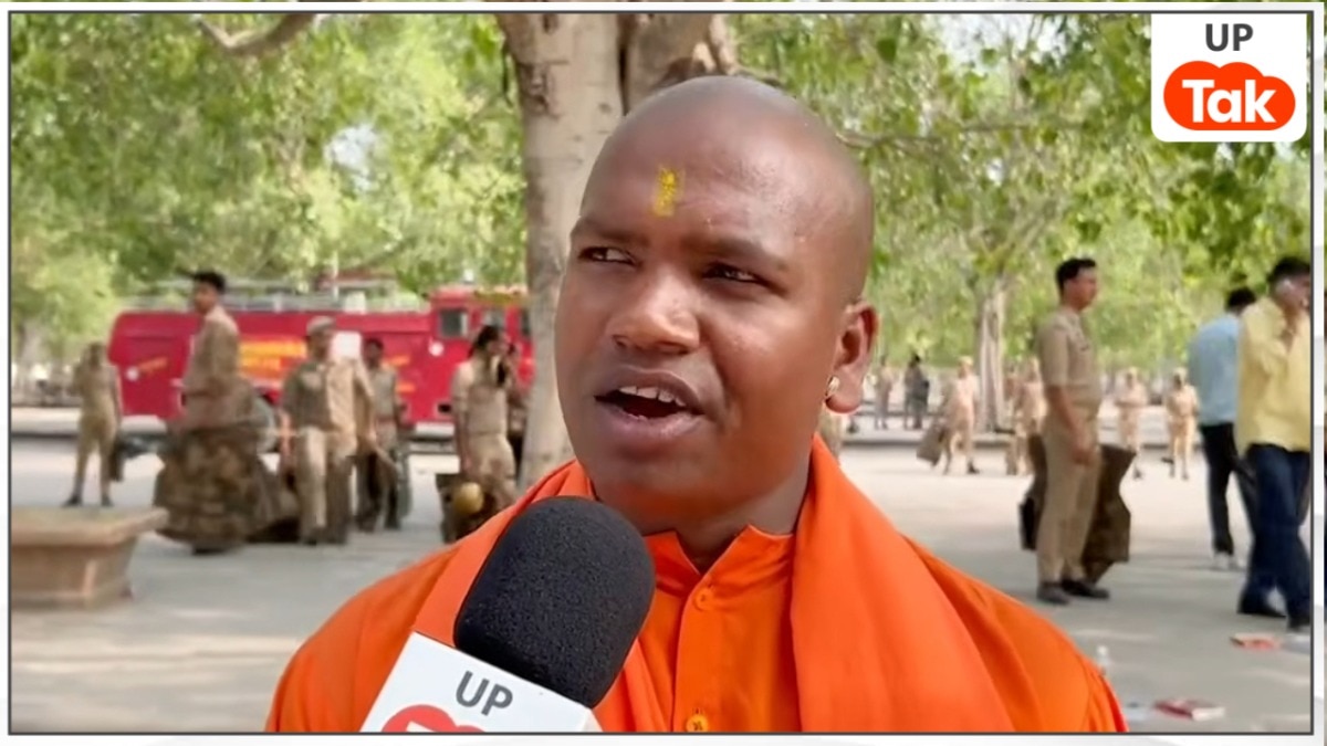 शिक्षा माफियाओं के लिए फांसी... 'योगी जी 2' बनकर छात्रों के प्रोटेस्ट में पहुंचे अवधेश साहनी, पेपर लीक को लेकर उठाई बड़ी मांग