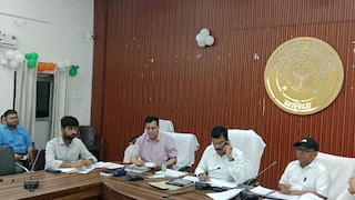 10 साल से लंबित चकबंदी मामलों पर डीएम का एक्शन, अधिकारियों की जवाबदेही तय करने के निर्देश Ballia News
