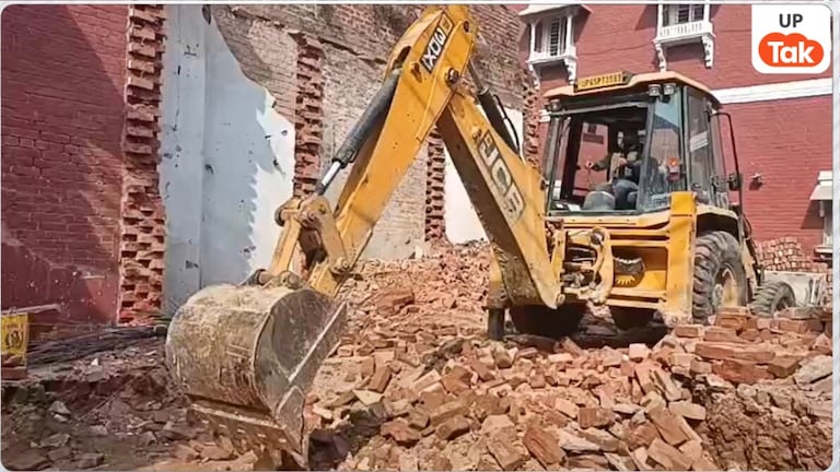 वाराणसी दालमंडी में बुलडोजर एक्शन पर हाईकोर्ट का ब्रेक, 20 जुलाई तक मकान गिराने पर रोक Varanasi News