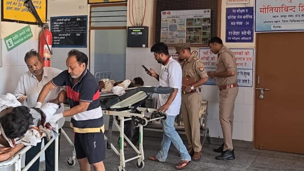 सहारनपुर में बड़ा हादसा: श्रद्धालुओं की बस ने बाइक को रौंदा, दो युवक गंभीर घायल