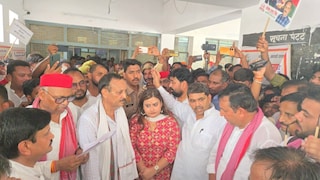महंगाई, बिजली दरों और बिगड़ी कानून व्यवस्था के खिलाफ सपा का प्रदर्शन, राष्ट्रपति के नाम 22 सूत्रीय ज्ञापन सौंपा Gonda News
