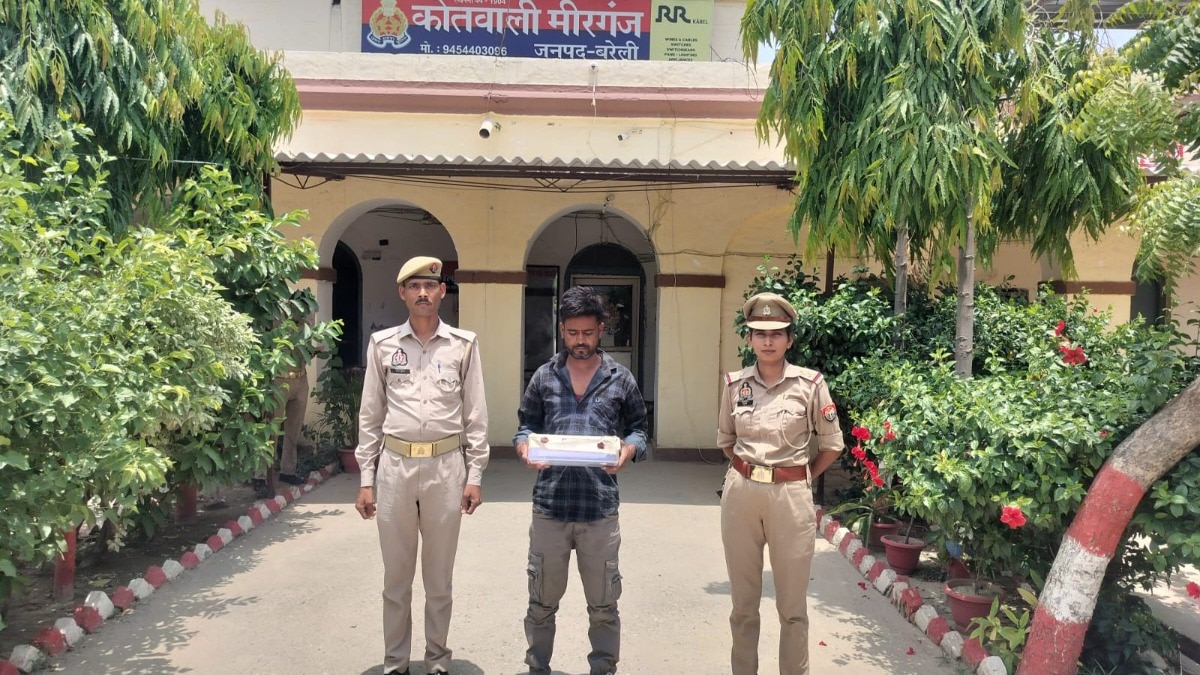 मीरगंज में पुलिस की बड़ी कार्रवाई; तमंचा, कारतूस और बाइक के साथ युवक गिरफ्तार