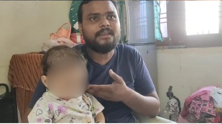 Moradabad News: मुरादाबाद में डेढ़ साल की बच्ची को छोड़कर प्रेमी संग भागी पत्नी, नकदी और जेवरात भी ले गई Moradabad Crime News