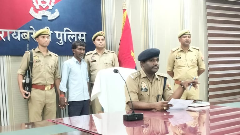 Raebareli Murder Case: भाभी के प्यार में अंधा हुआ मौसेरा भाई, रात के सन्नाटे में चारपाई पर सो रहे भाई का बांके से काट डाला चेहरा, गिरफ्तार भाभी के प्यार में अंधा हुआ मौसेरा भाई; रात के सन्नाटे में चारपाई पर सो रहे भाई का बांके से काट डाला चेहरा, गिरफ्तार