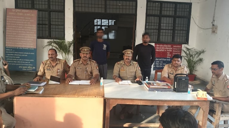 Chandauli Operation Vajrapat: ऑपरेशन वज्रपात के तहत धानापुर पुलिस की बड़ी कार्रवाई, मारपीट व धमकी के आरोप में दो युवक गिरफ्तार ऑपरेशन वज्रपात के तहत धानापुर पुलिस की बड़ी कार्रवाई, मारपीट व धमकी के आरोप में दो युवक गिरफ्तार