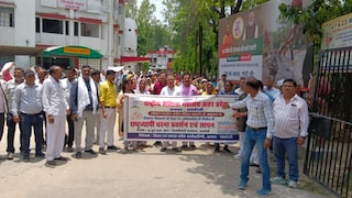 Raebareli Teachers Protest: सुप्रीम कोर्ट के फैसले से रायबरेली के शिक्षकों में बढ़ी बेचैनी, टीईटी की अनिवार्यता के खिलाफ गरजे शिक्षक सुप्रीम कोर्ट के फैसले से रायबरेली के शिक्षकों में बढ़ी बेचैनी, टीईटी की अनिवार्यता के खिलाफ गरजे शिक्षक
