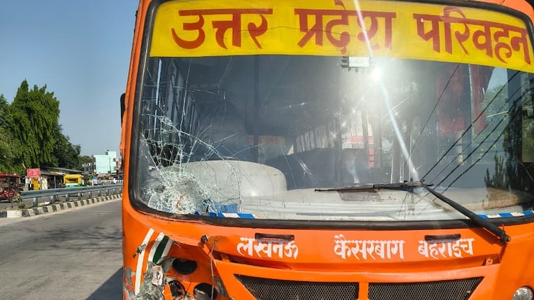 Barabanki News: बाराबंकी में रोडवेज बस की टक्कर से युवक की दर्दनाक मौत, परिवार में मचा कोहराम बाराबंकी में रोडवेज बस की टक्कर से युवक की दर्दनाक मौत, परिवार में मचा कोहराम