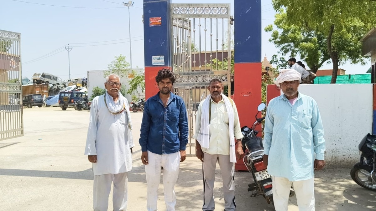 चौमुंहा-छटीकरा बिजली घर पर देवीपुरा के ग्रामीणों का प्रदर्शन, 48 घंटे से बिजली गुल, अब तक कोई सुनवाई नहीं
