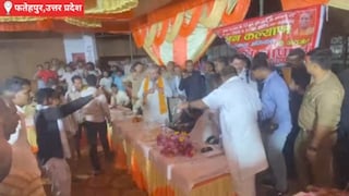 Fatehpur News: रात्रि चौपाल में मोदी-योगी की तारीफ पर छिड़ा विवाद, सपा के पूर्व प्रधान से तीखी बहस, पुलिस ने संभाला मोर्चा रात्रि चौपाल में मोदी-योगी की तारीफ पर छिड़ा विवाद, सपा के पूर्व प्रधान से तीखी बहस, पुलिस ने संभाला मोर्चा