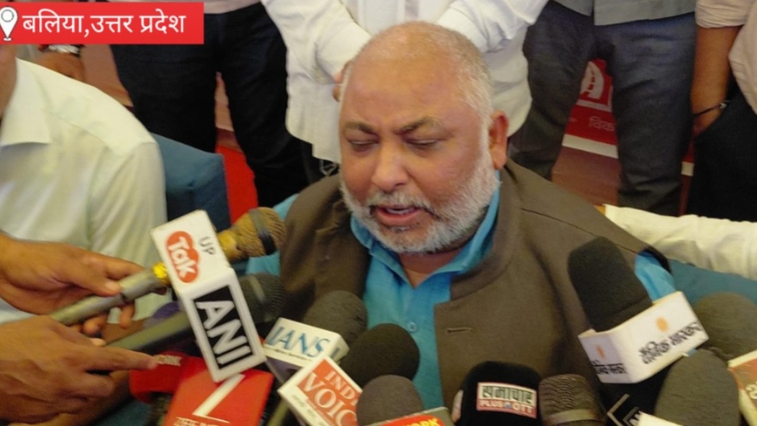 Ballia News: बलिया में गरजे दयाशंकर सिंह, पिता की विरासत नहीं संभाल पाए अखिलेश, सपा में मची है भगदड़