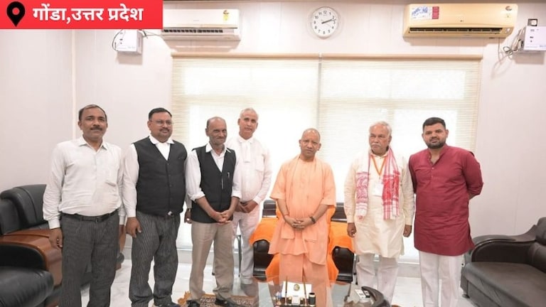 Gonda News : प्रदर्शन के बाद CM योगी से मिले गोंडा बार एसोसिएशन के पदाधिकारी, अधिवक्ताओं की समस्याओं पर की चर्चा प्रदर्शन के बाद CM योगी से मिले गोंडा बार एसोसिएशन के पदाधिकारी, अधिवक्ताओं की समस्याओं पर की चर्चा
