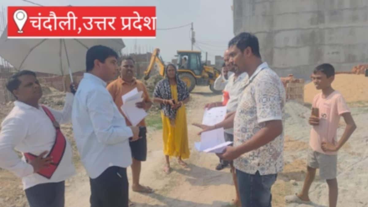 Chandauli News: चंदौली में नोटिस के बाद भी नहीं हटाया कब्जा, प्रशासन ने जेसीबी से तोड़ा अवैध निर्माण, SDM की मौजूदगी में हुई कार्रवाई चंदौली में नोटिस के बाद भी नहीं हटाया कब्जा, प्रशासन ने जेसीबी से तोड़ा अवैध निर्माण, SDM की मौजूदगी में हुई कार्रवाई