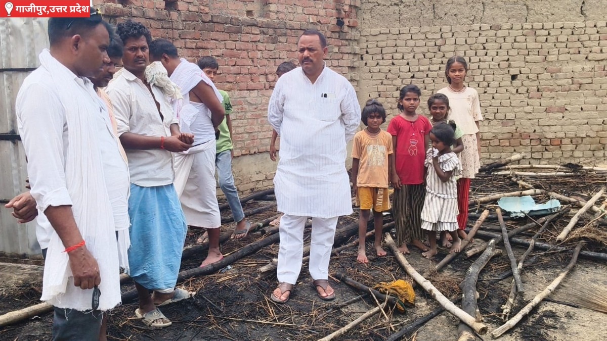 शादी में गया था परिवार, पीछे जल उठा आशियाना, भीषण आग में गरीब परिवार की पूरी गृहस्थी राख
