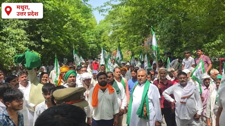 Mathura News: मथुरा में किसानों ने समस्याओं को लेकर सौंपा ज्ञापन, समाधान न होने पर आंदोलन की दी चेतावनी मथुरा में किसानों ने समस्याओं को लेकर सौंपा ज्ञापन, समाधान न होने पर आंदोलन की दी चेतावनी