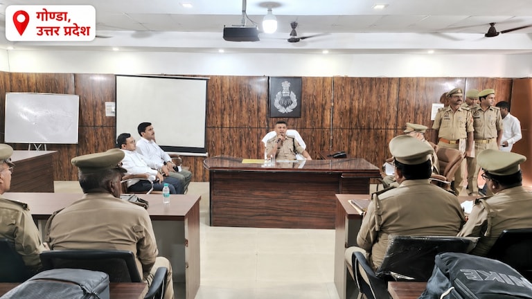 Gonda News:ऑपरेशन कन्विक्शन को लेकर एएसपी पश्चिमी की गोष्ठी, कठोर दण्ड दिलाना अभियान का मुख्य उद्देश्य- एएसपी पश्चिमी ऑपरेशन कन्विक्शन को लेकर एएसपी पश्चिमी की गोष्ठी, कठोर दण्ड दिलाना अभियान का मुख्य उद्देश्य- एएसपी पश्चिमी