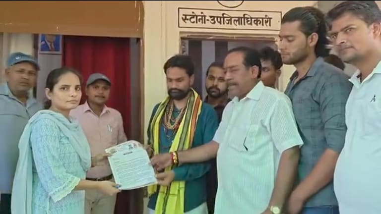 Amethi News: भरत भूषण तिवारी एनकाउंटर; निष्पक्ष जांच की मांग, राष्ट्रीय सवर्ण आर्मी ने तहसीलदार को सौंपा ज्ञापन भरत भूषण तिवारी एनकाउंटर; निष्पक्ष जांच की मांग, राष्ट्रीय सवर्ण आर्मी ने तहसीलदार को सौंपा ज्ञापन
