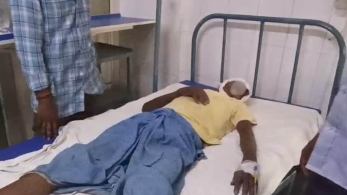Fatehpur News :फतेहपुर में पारिवारिक विवाद बना खूनी संघर्ष, छोटे भाई की पीट-पीटकर हत्या, पिता गंभीर घायल फतेहपुर में पारिवारिक विवाद बना खूनी संघर्ष, छोटे भाई की पीट-पीटकर हत्या, पिता गंभीर घायल