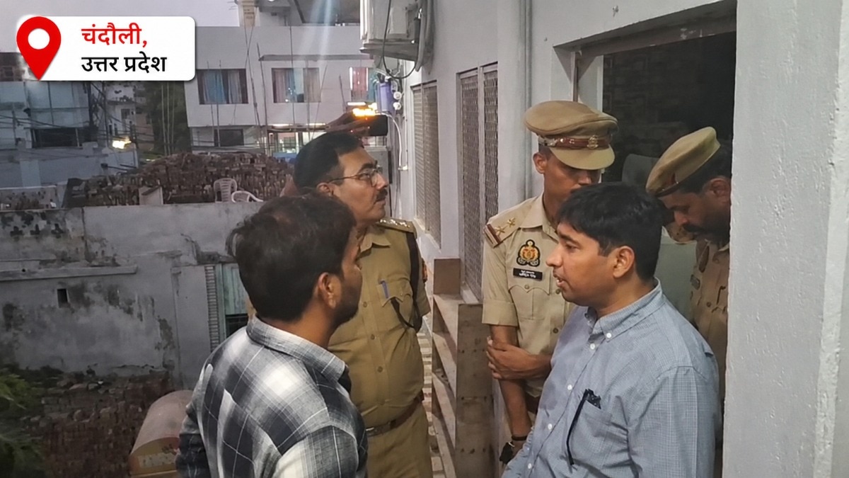 Chandauli News: लखनऊ अग्निकांड के बाद मुगलसराय प्रशासन अलर्ट, सात दिन में फायर सेफ्टी मानक पूरे करने के निर्देश, लापरवाही पर होगी सख्त कार्रवाई