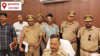 Mughalsarai News: मुगलसराय पुलिस की बड़ी कार्रवाई, 2.31 करोड़ की अवैध अंग्रेजी शराब जब्त, तस्कर गिरफ्तार मुगलसराय पुलिस की बड़ी कार्रवाई, 2.31 करोड़ की अवैध अंग्रेजी शराब जब्त, तस्कर गिरफ्तार