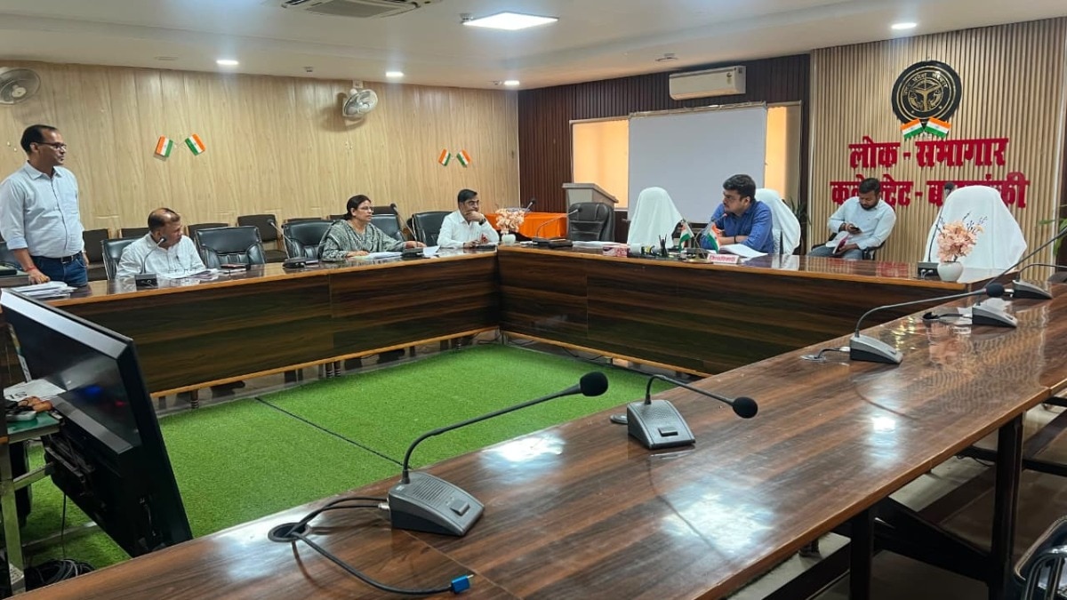 Barabanki News: बाराबंकी डीएम ने की समीक्षा बैठक, फसल बीमा कवरेज बढ़ाने, थीम आधारित एफपीओ गठन एवं नियमित किसान प्रशिक्षण के निर्देश बाराबंकी डीएम ने की समीक्षा बैठक, फसल बीमा कवरेज बढ़ाने, थीम आधारित एफपीओ गठन एवं नियमित किसान प्रशिक्षण के निर्देश