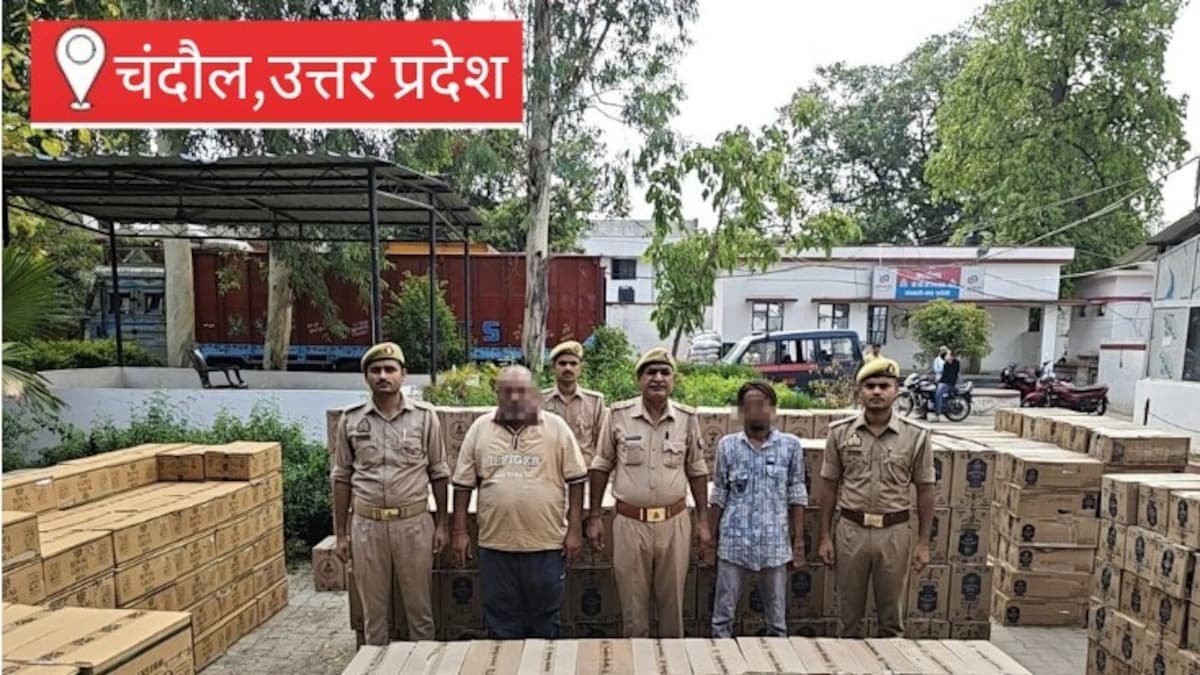 Chandauli News: लोहे के गुप्त केबिन और लकड़ी के बुरादे में छिपाकर पंजाब से बिहार लाई जा रही 58 लाख की अवैध शराब ज़ब्त लोहे के गुप्त केबिन और लकड़ी के बुरादे में छिपाकर पंजाब से बिहार लाई जा रही 58 लाख की अवैध शराब ज़ब्त
