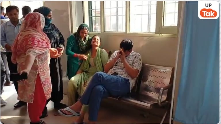 Saharanpur News: हरिद्वार जा रहे परिवार की कार को वैगनआर ने मारी टक्कर, महिला-मासूम समेत 4 की मौत; 3 घायल UP Tak