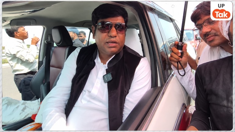 'गरीब, पिछड़ों और दलितों को न्याय नहीं, एनकाउंटर मिल रहा', जौनपुर में आजाद बिंद के परिवार से मिलने जा रहे मुकेश सहनी को पुलिस ने रोका तो उन्होंने ये कहा Vikassheel Insaan Party founder Mukesh Sahni