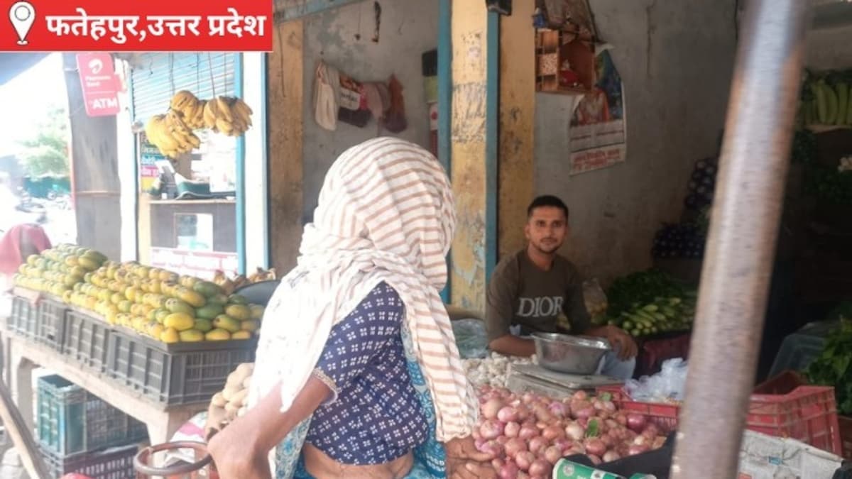Fatehpur Mandi Bhav Today: फल-सब्जियों की महंगाई से बिगड़ा रसोई का बजट, लोगों की थाली से गायब हुआ स्वाद, जानिए फतेहपुर का भाव फल-सब्जियों की महंगाई से बिगड़ा रसोई का बजट, लोगों की थाली से गायब हुआ स्वाद, जानिए फतेहपुर का भाव
