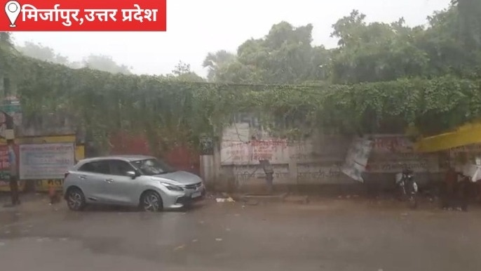 Mirzapur Monsoon Update: मिर्जापुर में मानसून की पहली जोरदार बारिश, प्रचंड गर्मी से मिली राहत, किसानों के लिए बनी संजीवनी