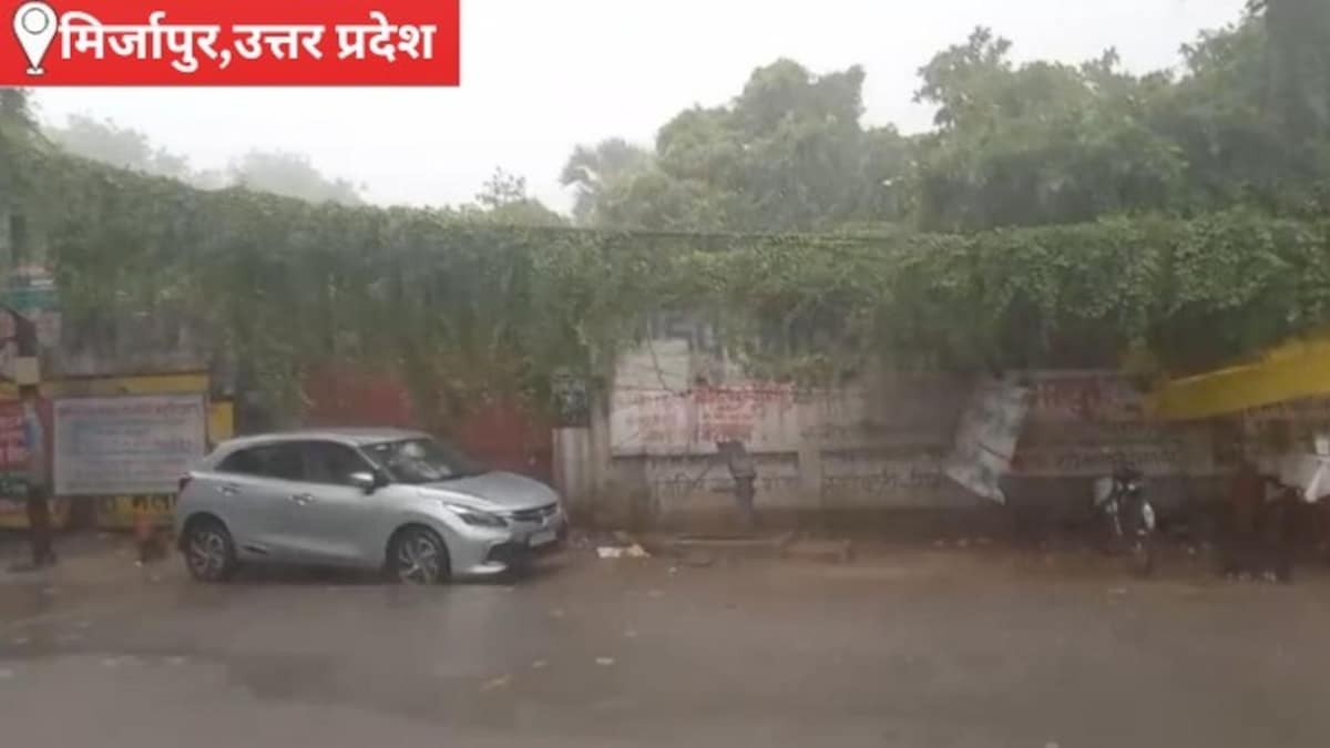 Mirzapur Monsoon Update: मिर्जापुर में मानसून की पहली जोरदार बारिश, प्रचंड गर्मी से मिली राहत, किसानों के लिए बनी संजीवनी मिर्जापुर में मानसून की पहली जोरदार बारिश, प्रचंड गर्मी से मिली राहत, किसानों के लिए बनी संजीवनी