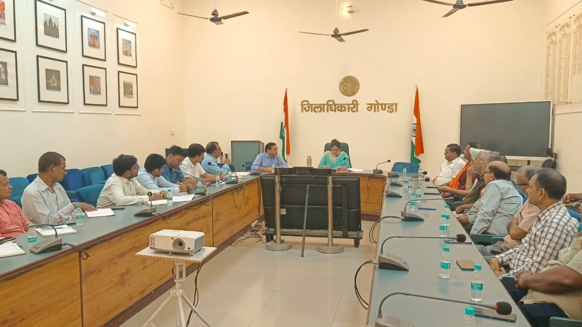 उर्वरक की टैगिंग और ओवररेटिंग पर डीएम का सख्त रुख, नियम तोड़ने वाली कंपनियां होंगी ब्लैकलिस्टेड