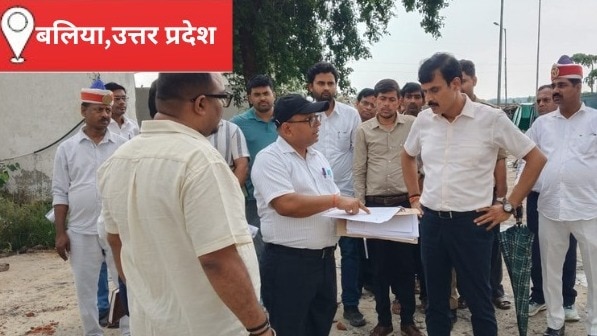 Ballia News: बलिया में कूड़े के अंबार पर भड़के डीएम, नगर पालिका की लापरवाही पर अब गिरेगी गाज
