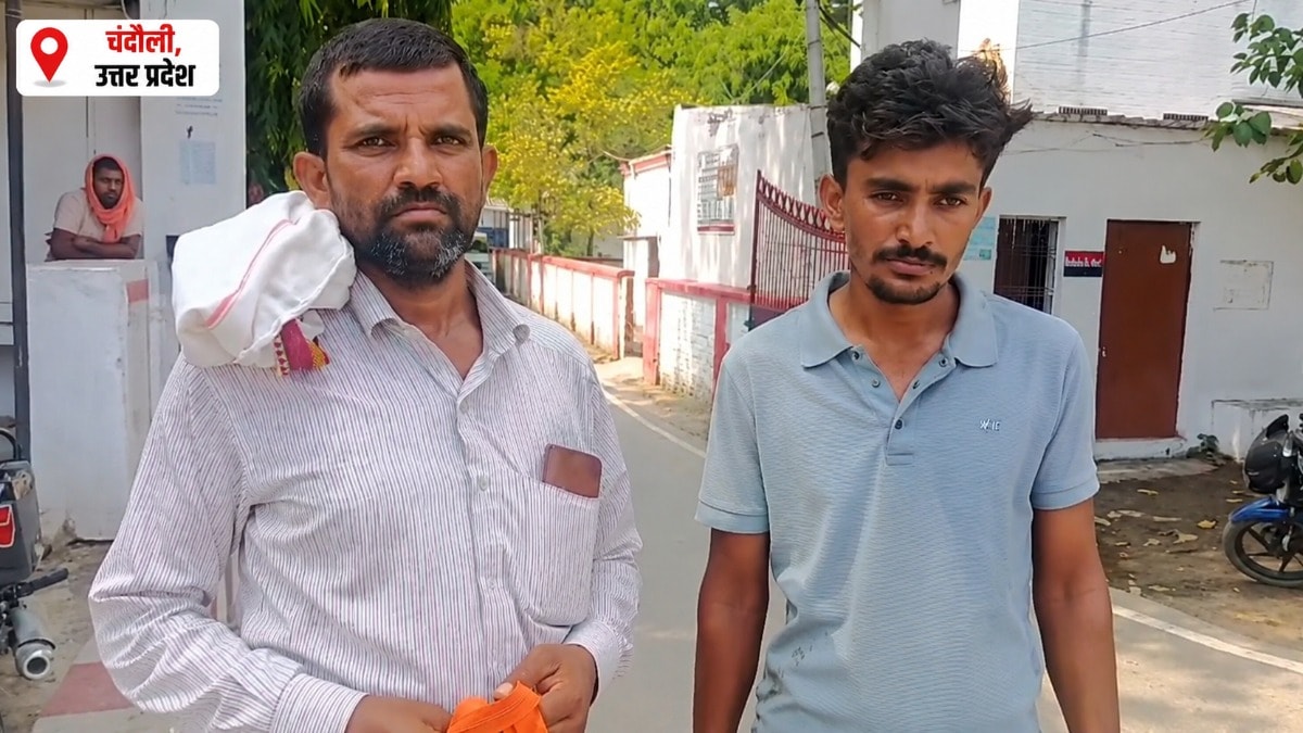 Chandauli News: खेत में काम कर रहे किसानों से पुलिस पर मारपीट और 30 हजार की वसूली का आरोप, एसपी से जांच की मांग खेत में काम कर रहे किसानों से पुलिस पर मारपीट और 30 हजार की वसूली का आरोप, एसपी से जांच की मांग