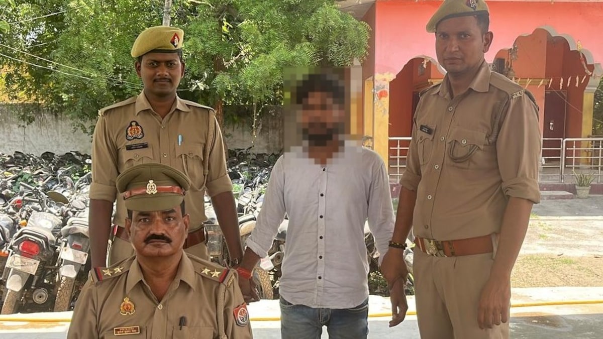 Chandauli News: गोवध मामले में फरार 25 हजार का इनामी चढ़ा पुलिस के हत्थे, बिहार से हुई गिरफ्तारी गोवध मामले में फरार 25 हजार का इनामी चढ़ा पुलिस के हत्थे, बिहार से हुई गिरफ्तारी