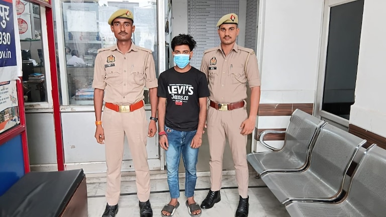 Saharanpur News: सहारनपुर में नाबालिग से दुष्कर्म का आरोपी गिरफ्तार, 2 महीने से पुलिस को दे रहा था चकमा सहारनपुर में नाबालिग से दुष्कर्म का आरोपी गिरफ्तार, 2 महीने से पुलिस को दे रहा था चकमा