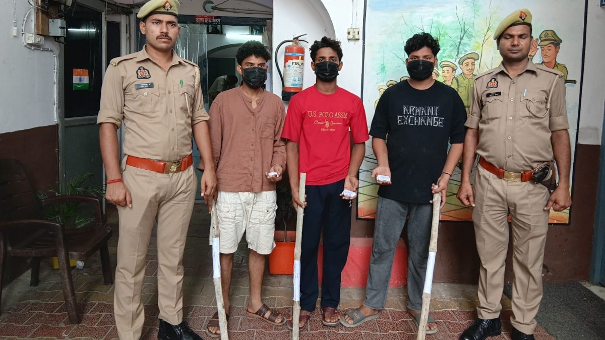 Saharanpur News: फायरिंग कर जान लेने की कोशिश करने वाले 3 आरोपी गिरफ्तार, पुलिस ने बरामद किए 6 जिंदा कारतूस फायरिंग कर जान लेने की कोशिश करने वाले 3 आरोपी गिरफ्तार, पुलिस ने बरामद किए 6 जिंदा कारतूस