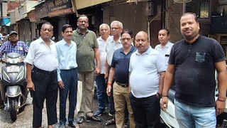 Mathura News: मथुरा में पहली बारिश बनी व्यापारियों पर आफत, 20 लाख से अधिक का नुकसान, मुआवजा और दोषी ठेकेदार पर कार्रवाई की मांग मथुरा में पहली बारिश बनी व्यापारियों पर आफत, 20 लाख से अधिक का नुकसान, मुआवजा और दोषी ठेकेदार पर कार्रवाई की मांग