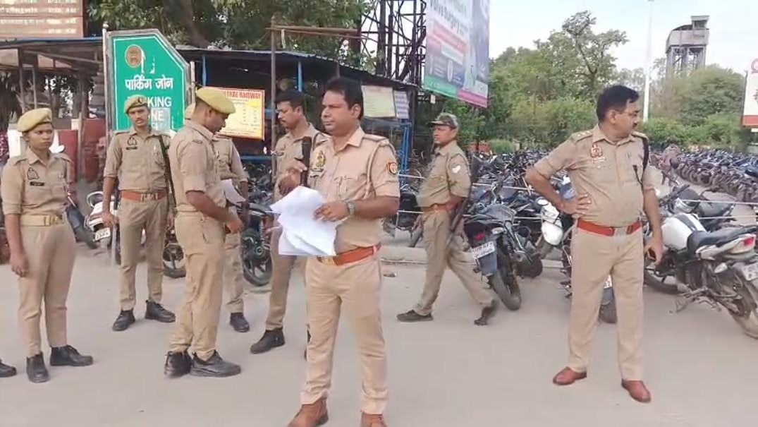  बिहार के राज्यपाल का डीडीयू जंक्शन पर आगमन, सुरक्षा व्यवस्था रही हाई अलर्ट