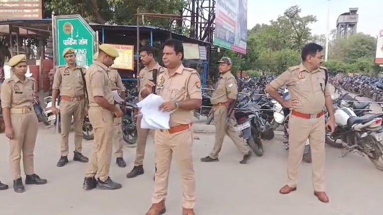 Chandauli News: बिहार के राज्यपाल का डीडीयू जंक्शन पर आगमन, सुरक्षा व्यवस्था रही हाई अलर्ट बिहार के राज्यपाल का डीडीयू जंक्शन पर आगमन, सुरक्षा व्यवस्था रही हाई अलर्ट