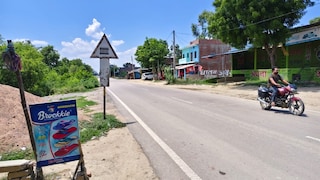 Amethi News: अमेठी में हल्की बारिश के बाद बढ़ी उमस, 36 डिग्री तापमान में दिनभर पसीने से तर रहे लोग अमेठी में हल्की बारिश के बाद बढ़ी उमस, 36 डिग्री तापमान में दिनभर पसीने से तर रहे लोग