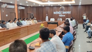 Ballia News: बलिया में नगर निकायों की समीक्षा बैठक में डीएम सख्त, लापरवाही पर एफआईआर और कार्रवाई की चेतावनी बलिया में नगर निकायों की समीक्षा बैठक में डीएम सख्त, लापरवाही पर एफआईआर और कार्रवाई की चेतावनी