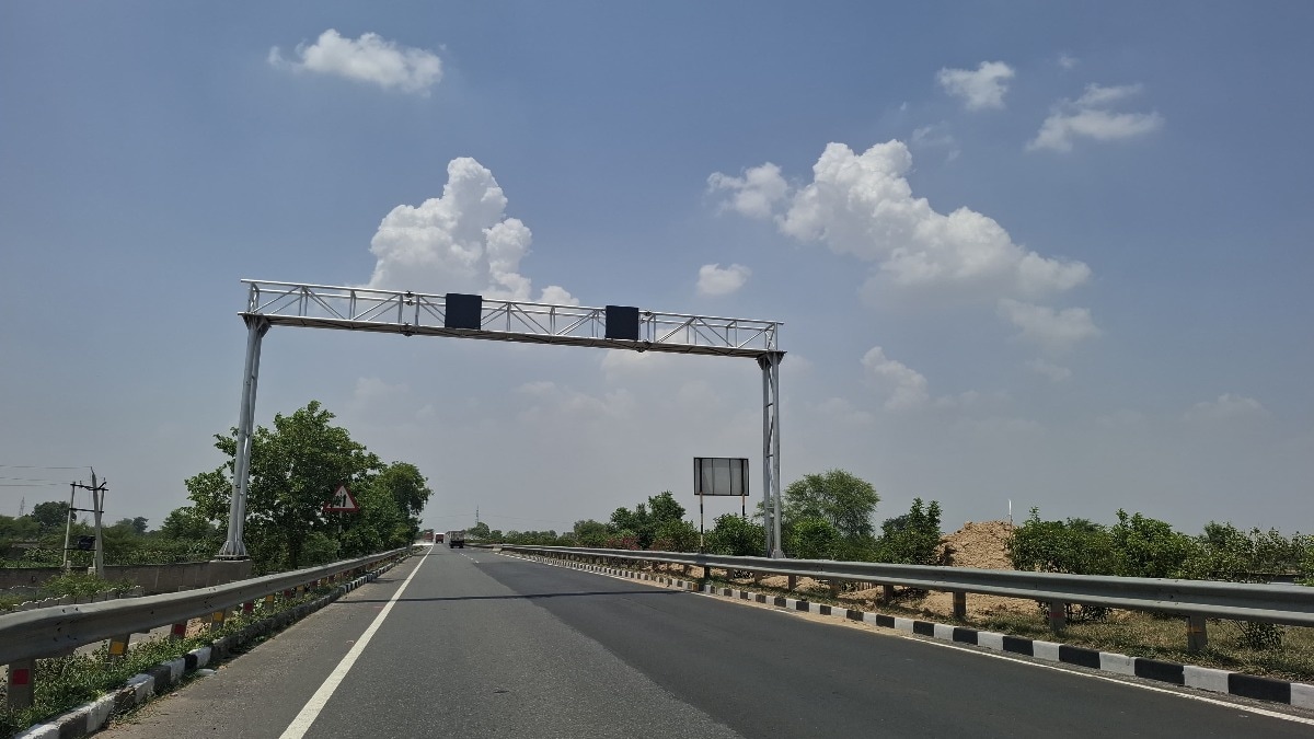 Mathura News: अब AI रखेगा दिल्ली-आगरा हाईवे पर नजर, हर किलोमीटर पर लगेंगे स्मार्ट कैमरे, पांच माह में पूरी होगी एटीएमएस परियोजना ब AI रखेगा दिल्ली-आगरा हाईवे पर नजर, हर किलोमीटर पर लगेंगे स्मार्ट कैमरे, पांच माह में पूरी होगी एटीएमएस परियोजना