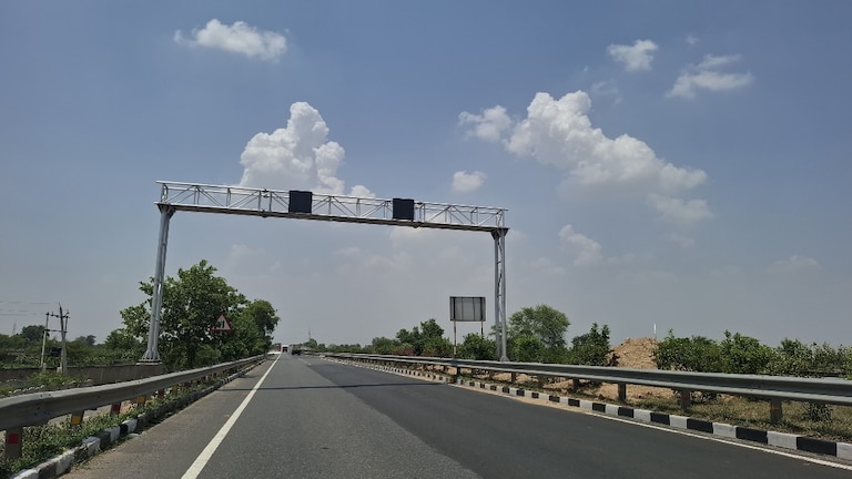 Mathura News: अब AI रखेगा दिल्ली-आगरा हाईवे पर नजर, हर किलोमीटर पर लगेंगे स्मार्ट कैमरे, पांच माह में पूरी होगी एटीएमएस परियोजना ब AI रखेगा दिल्ली-आगरा हाईवे पर नजर, हर किलोमीटर पर लगेंगे स्मार्ट कैमरे, पांच माह में पूरी होगी एटीएमएस परियोजना