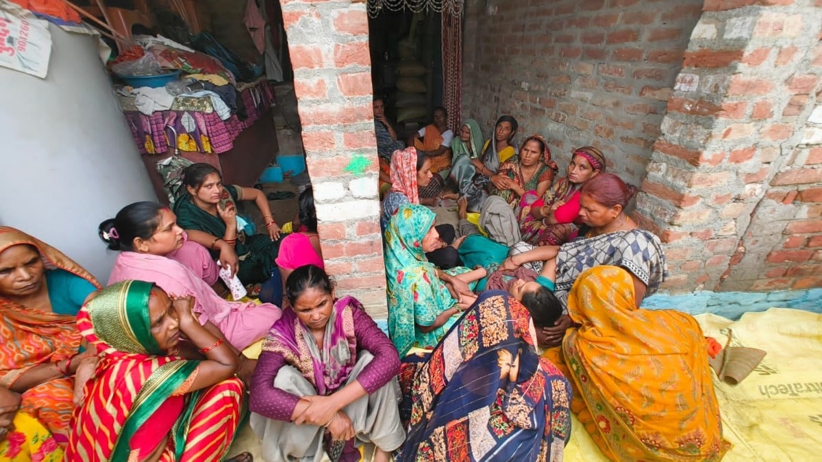Bareilly News: बरेली में जर्जर मकान का छज्जा गिरने से दादी और छह वर्षीय नातिन की मौत, परिवार में मचा कोहराम बरेली में जर्जर मकान का छज्जा गिरने से दादी और छह वर्षीय नातिन की मौत, परिवार में मचा कोहराम