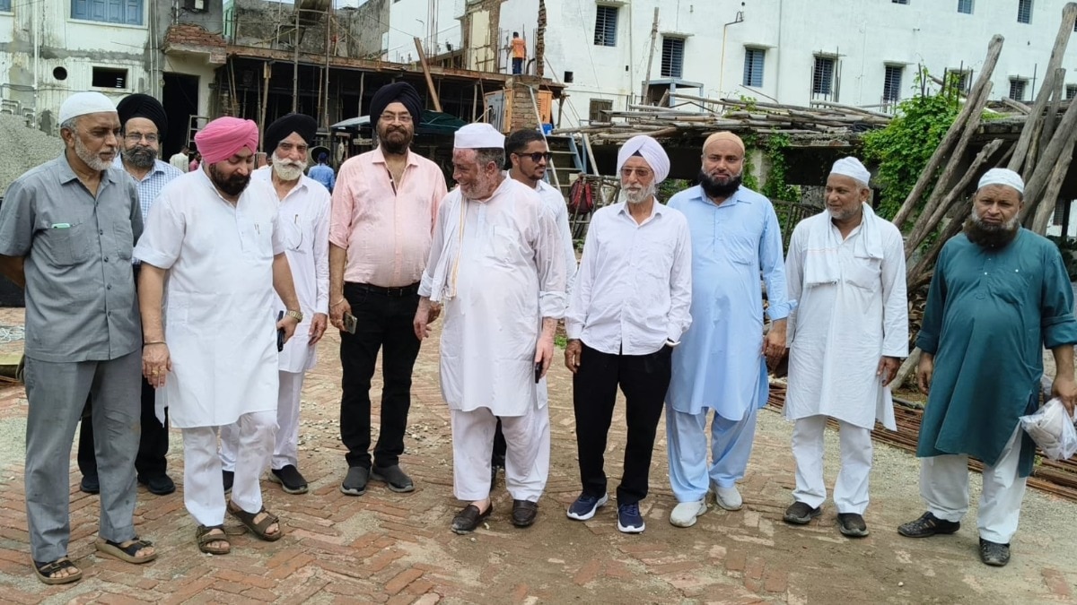 12 साल पहले गुरुद्वारे को लेकर हुआ था सांप्रदायिक बवाल, आज उसी गुरुद्वारे में मुस्लिम समाज ने की कार सेवा, भाईचारे की बनी ऐतिहासिक मिसाल